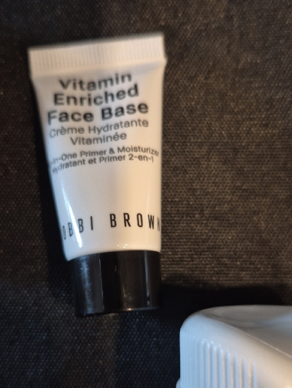 Beauty Bundle With La Mer Moisturizing Cream, Tarte, Amika, Bobbi Brown 5 Total - Picture 7 of 9